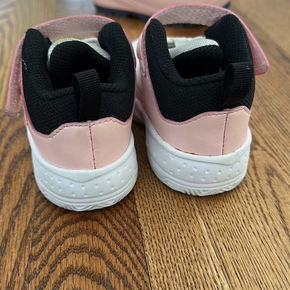 Jordan’s pink and white lightly used. Toddler size 7. - Picture 2 of 5